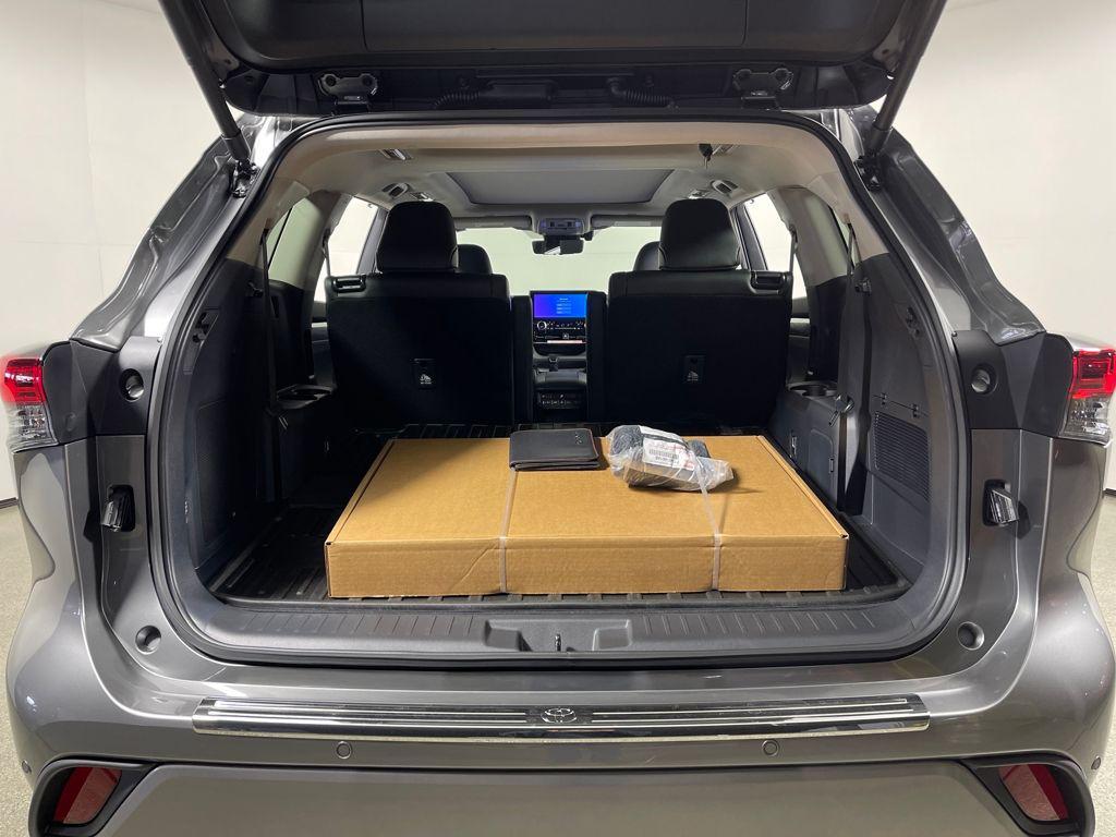 new 2026 Toyota Highlander Hybrid car, priced at $54,900