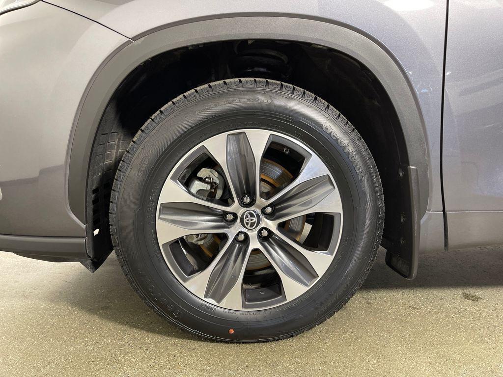 used 2024 Toyota Highlander car, priced at $38,487
