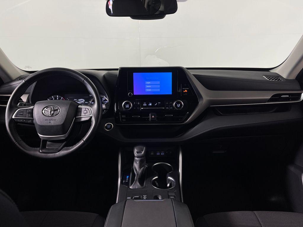used 2025 Toyota Highlander car, priced at $38,487
