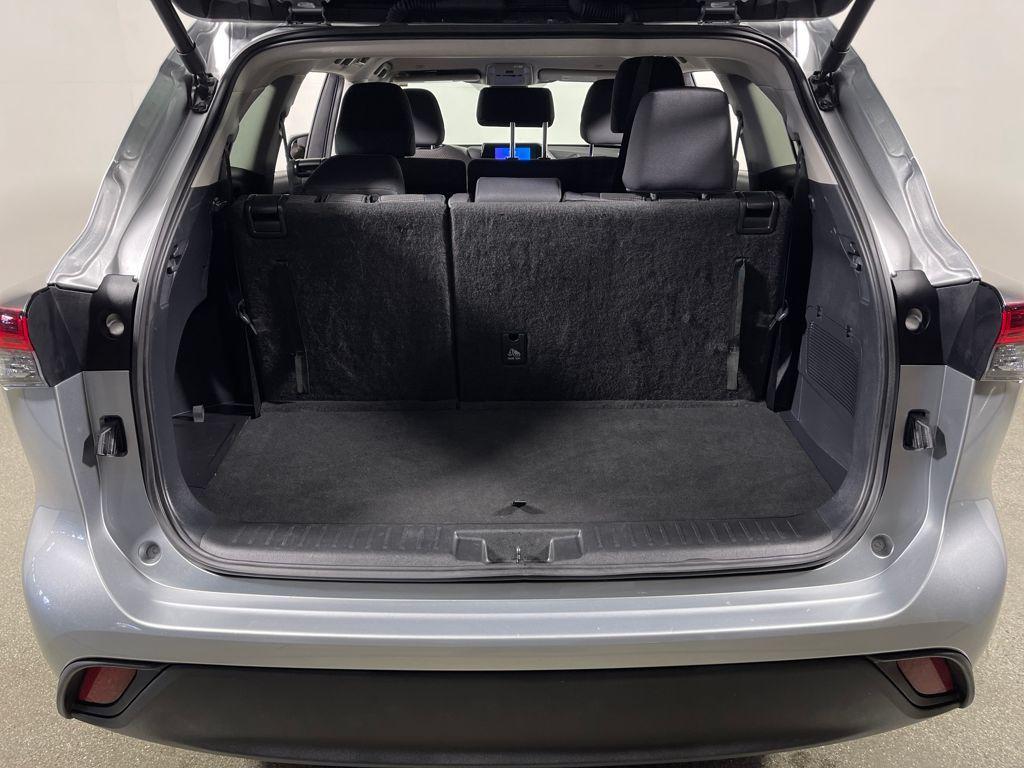 used 2025 Toyota Highlander car, priced at $38,487