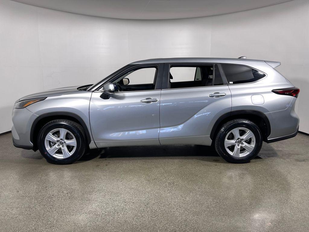 used 2025 Toyota Highlander car, priced at $38,487