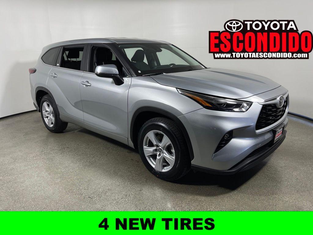 used 2025 Toyota Highlander car, priced at $38,487