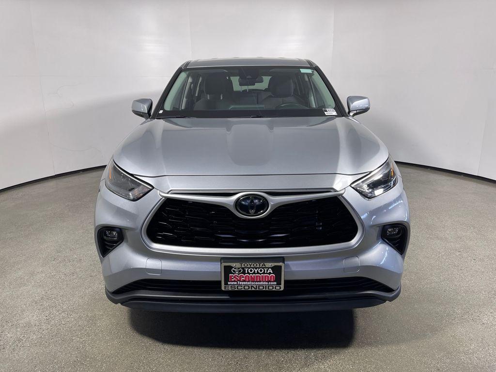 used 2025 Toyota Highlander car, priced at $38,487