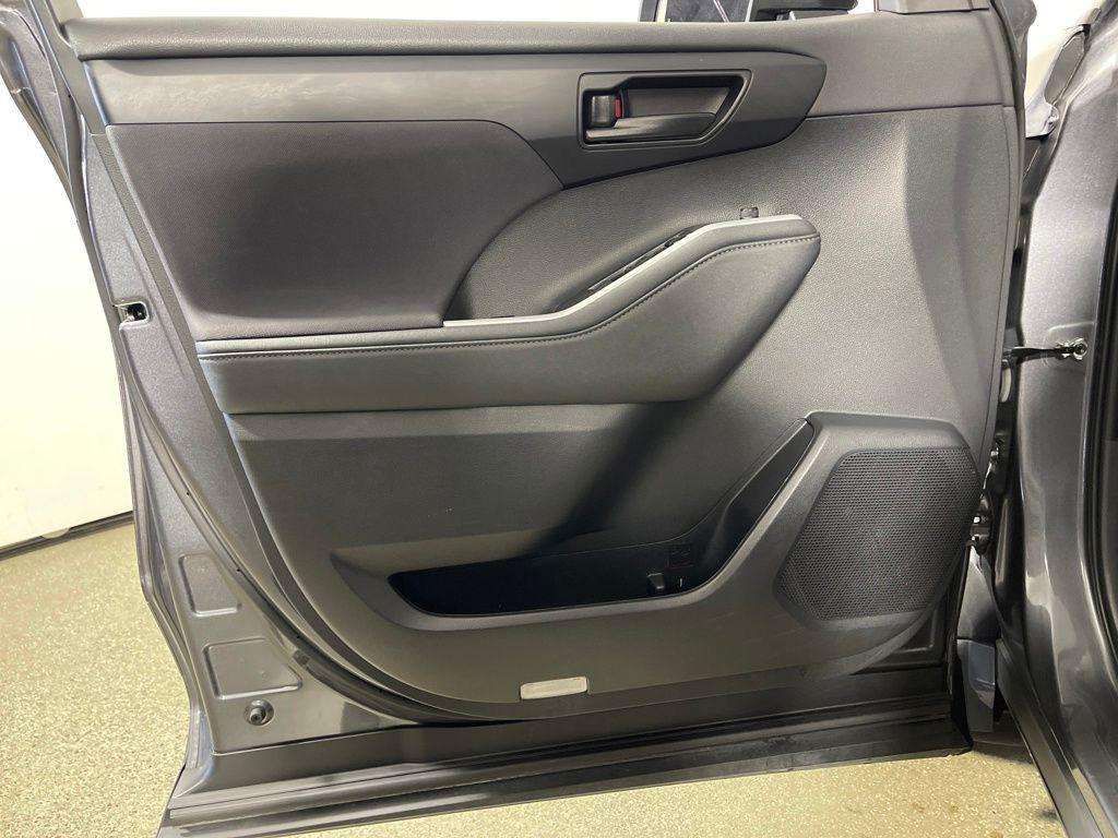 used 2023 Toyota Highlander car, priced at $29,987