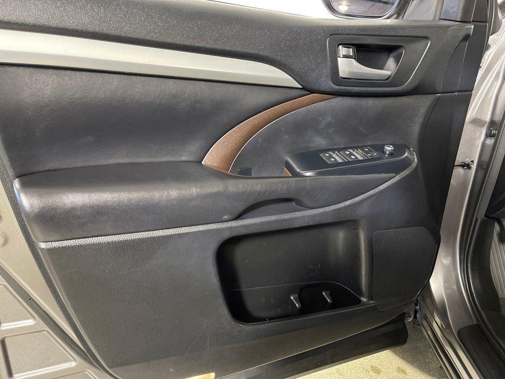 used 2017 Toyota Highlander car, priced at $20,998