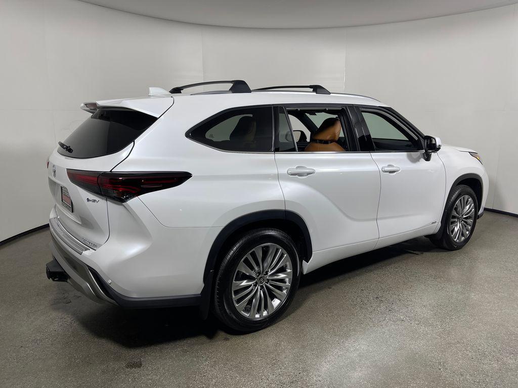 new 2026 Toyota Highlander Hybrid car, priced at $61,192