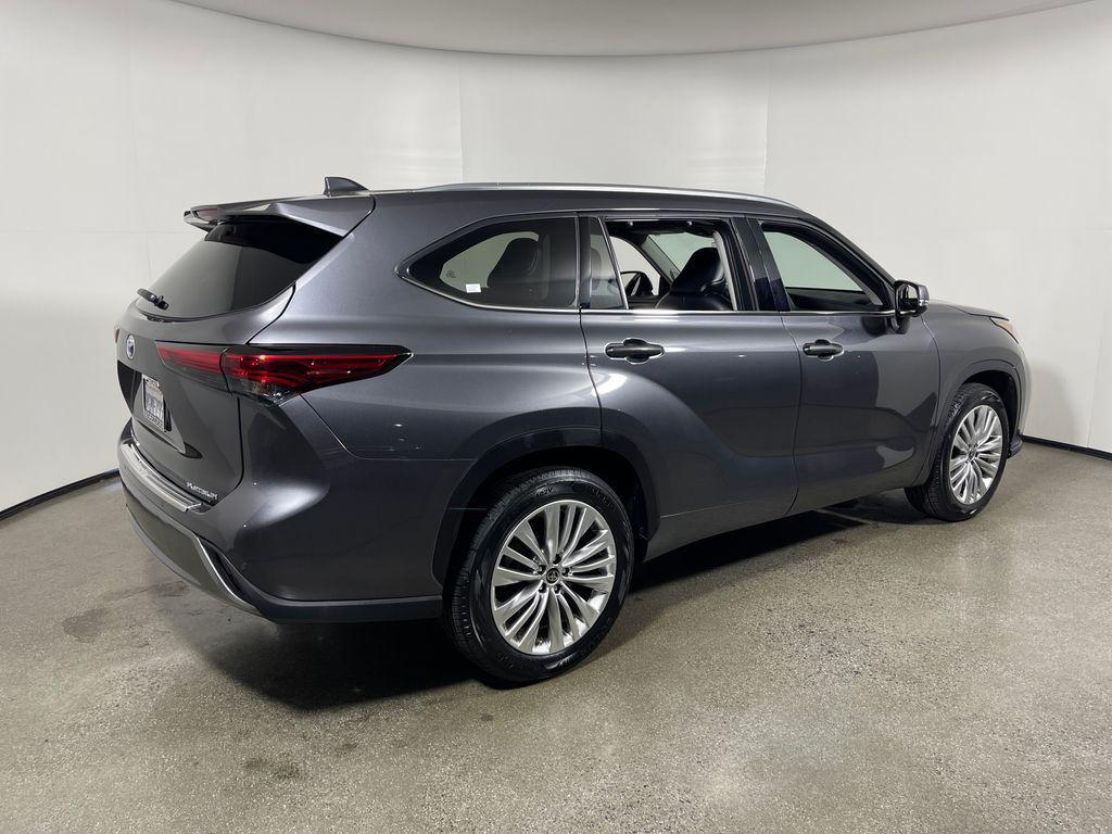 used 2023 Toyota Highlander car, priced at $44,998