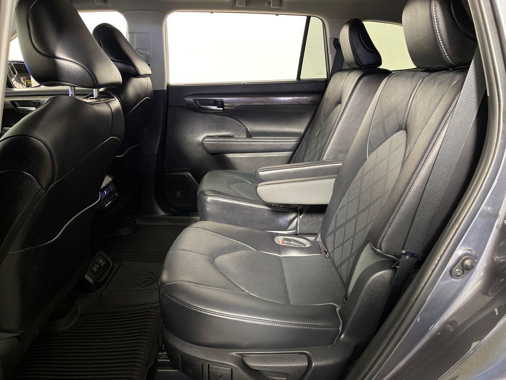 used 2023 Toyota Highlander car, priced at $44,998