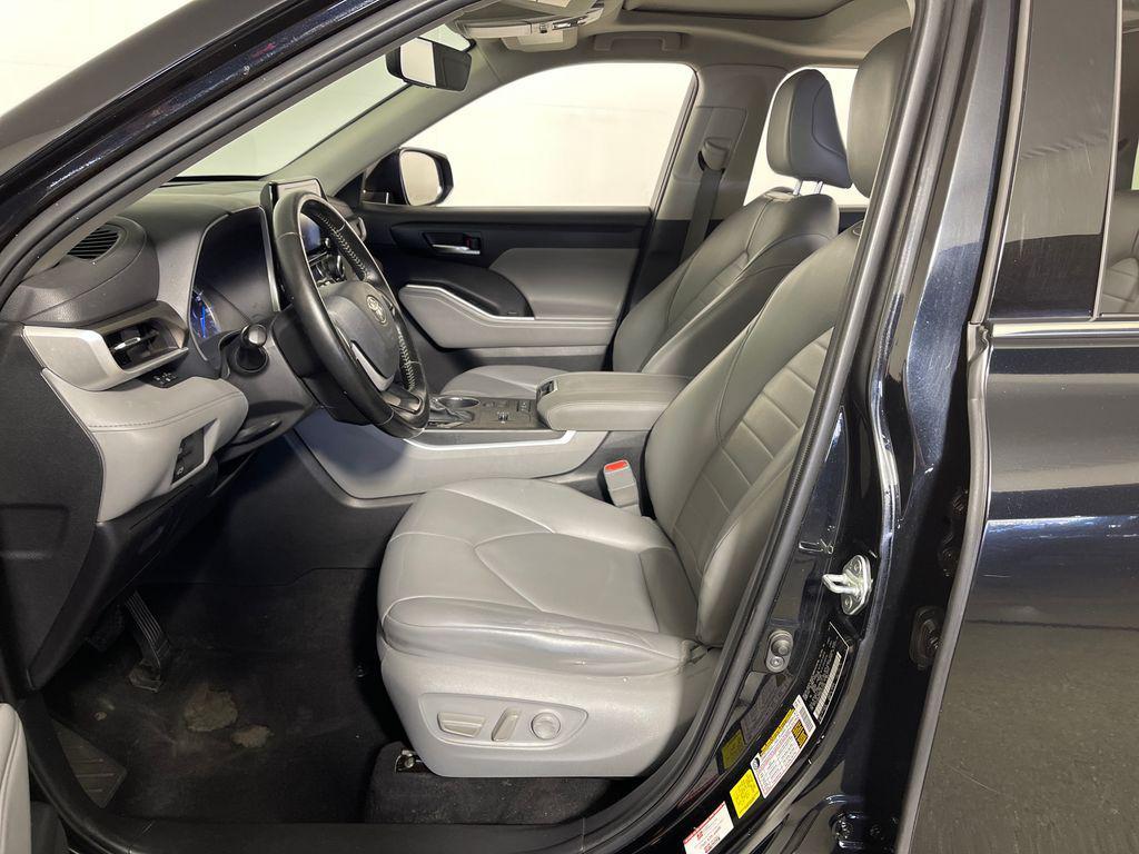 used 2022 Toyota Highlander Hybrid car, priced at $31,987