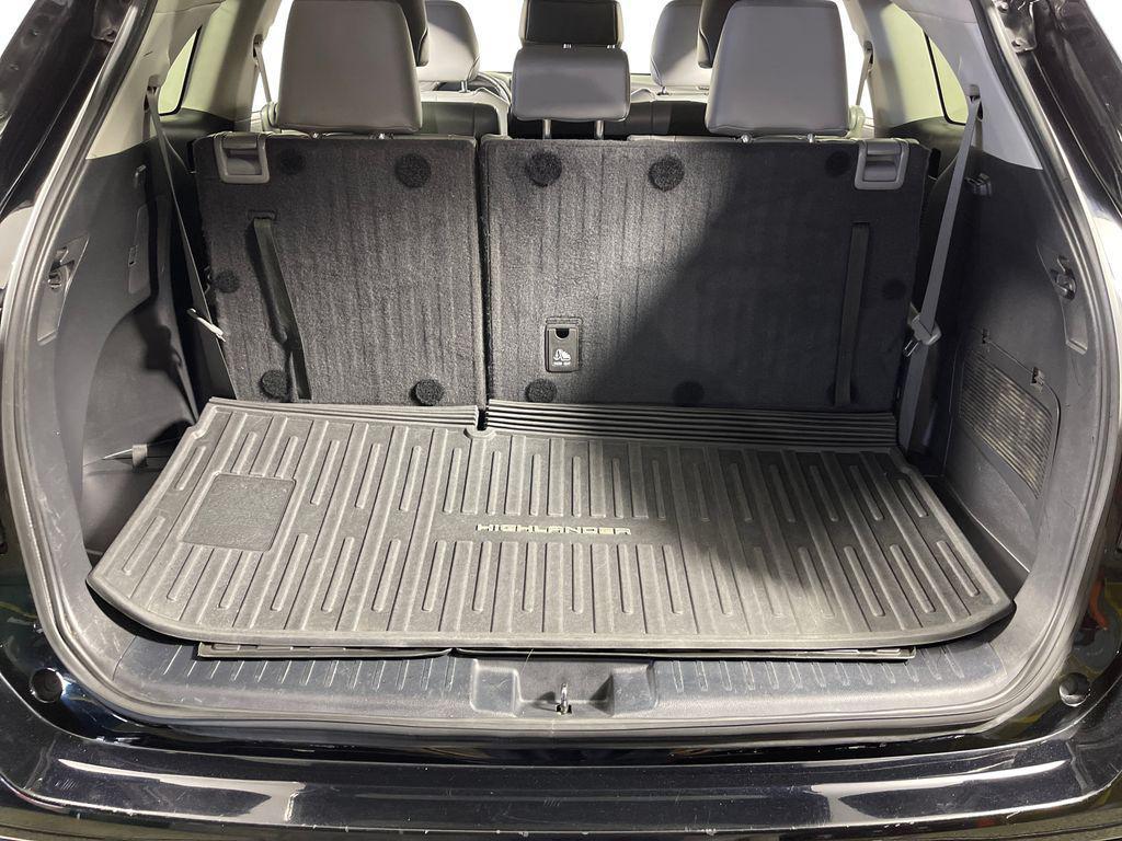 used 2022 Toyota Highlander Hybrid car, priced at $31,987
