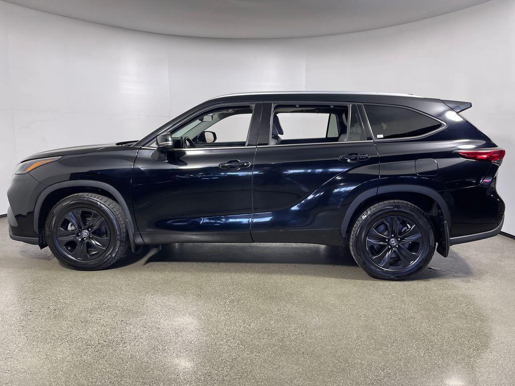 used 2022 Toyota Highlander Hybrid car, priced at $31,987