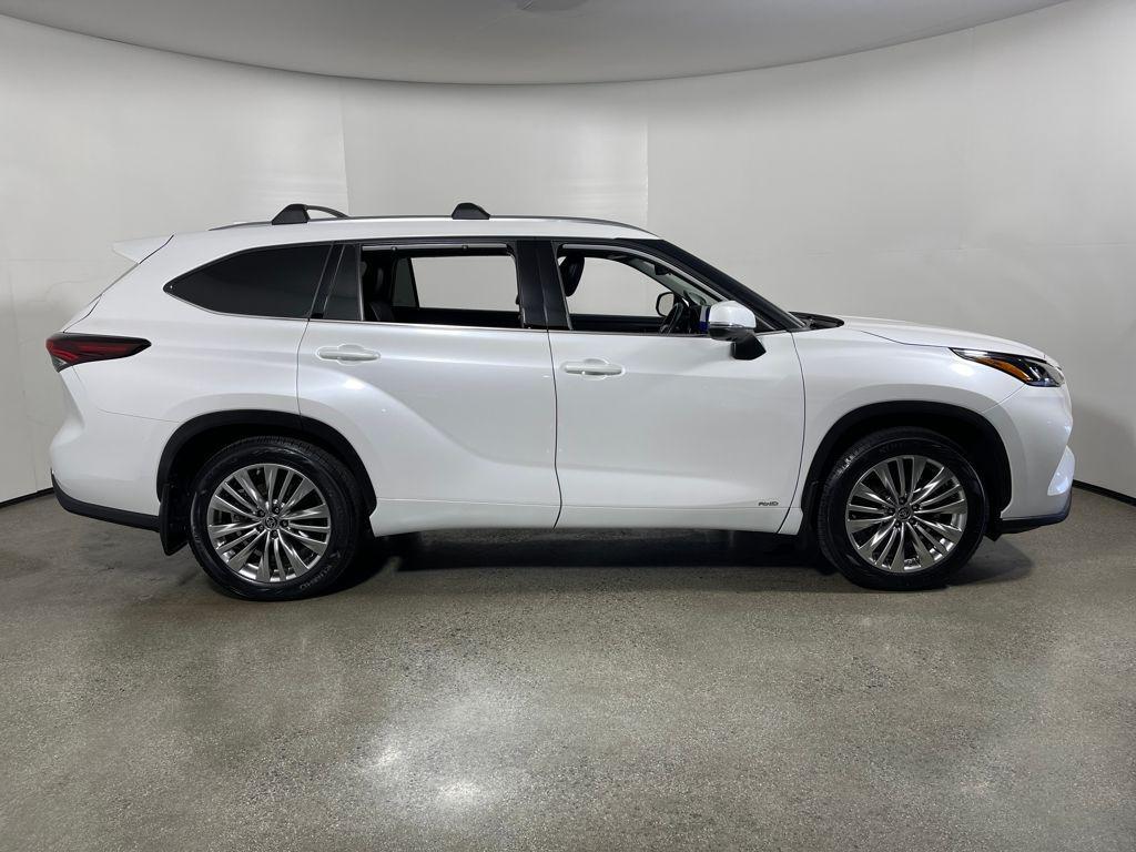 used 2024 Toyota Highlander Hybrid car, priced at $52,377