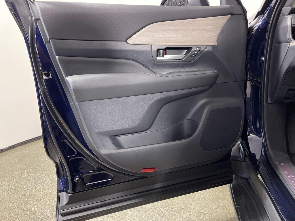 new 2026 Toyota Grand Highlander Hybrid car, priced at $60,195