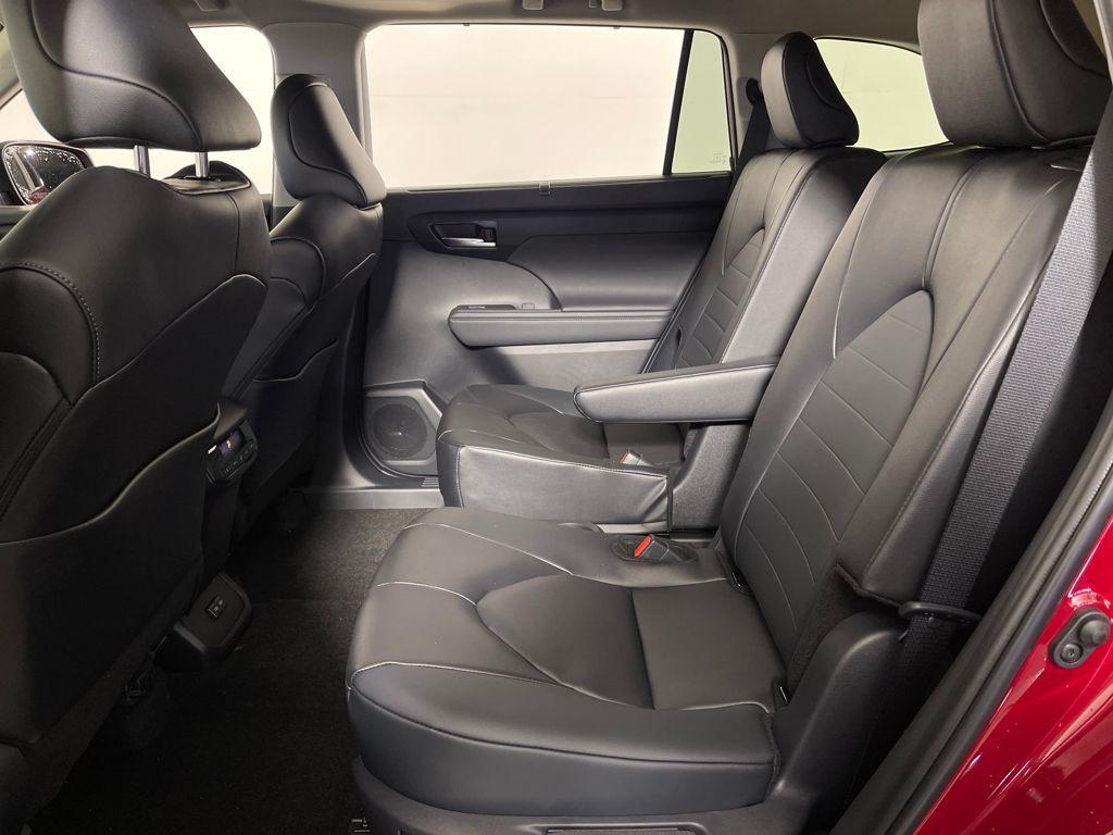 new 2026 Toyota Highlander Hybrid car, priced at $56,443