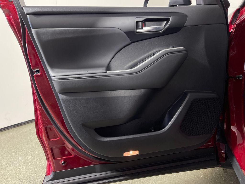 new 2026 Toyota Highlander Hybrid car, priced at $56,443