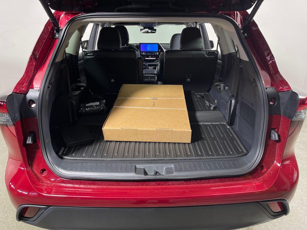 new 2026 Toyota Highlander Hybrid car, priced at $56,443