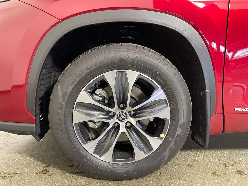 new 2026 Toyota Highlander Hybrid car, priced at $56,443