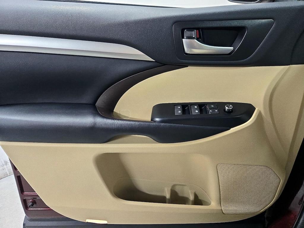 used 2018 Toyota Highlander car, priced at $34,998