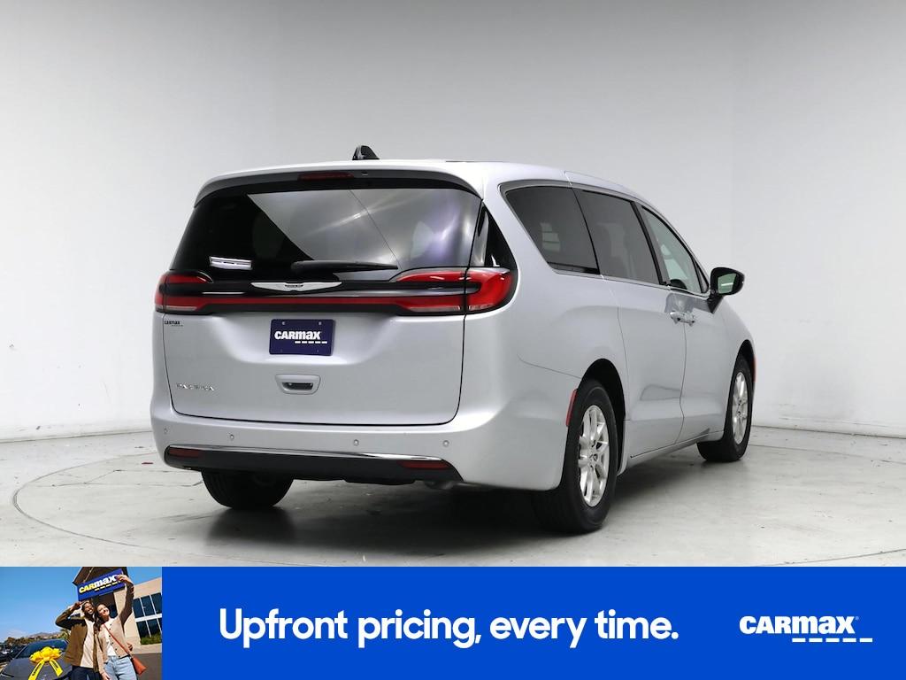 used 2024 Chrysler Pacifica car, priced at $30,998