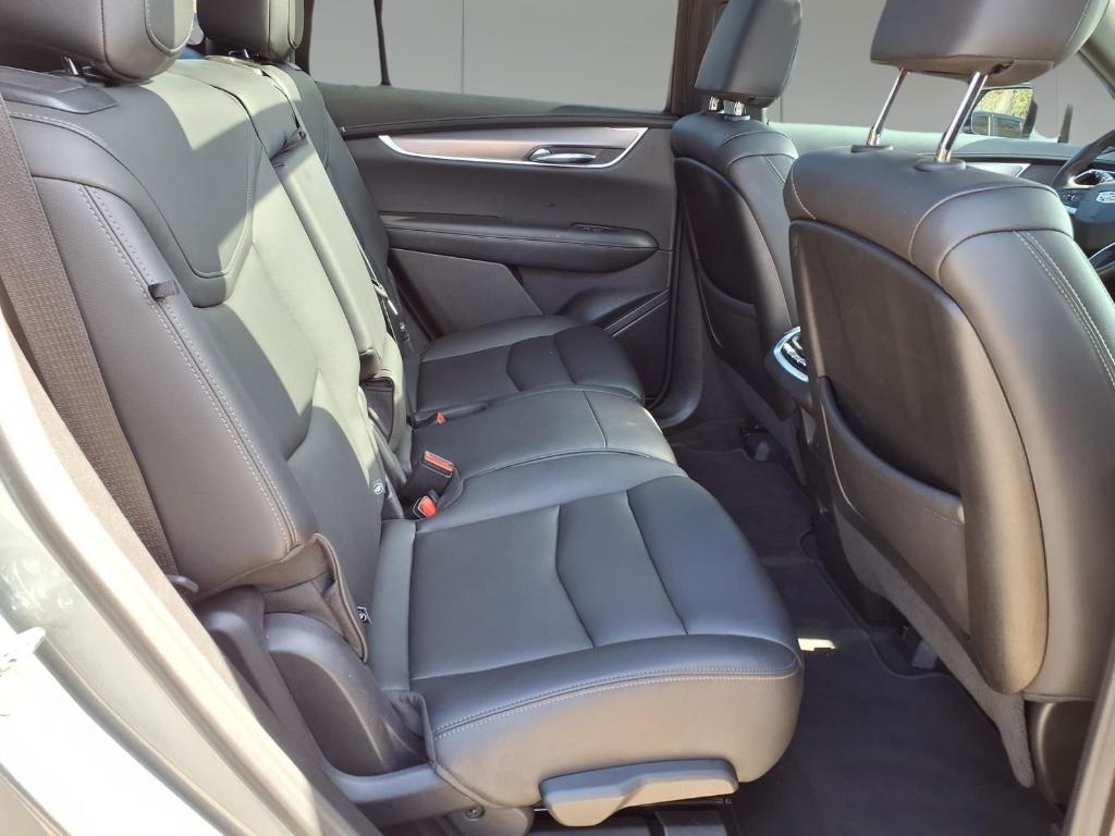 Silver Metallic 2025 Cadillac XT6 Luxury FWD