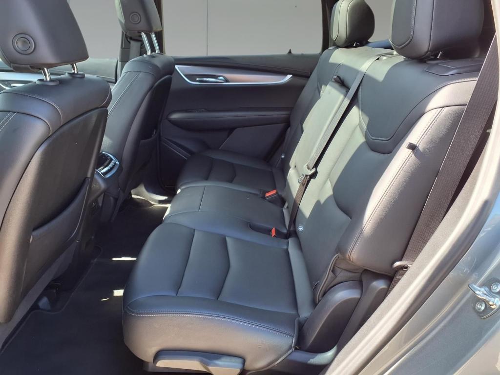 Silver Metallic 2025 Cadillac XT6 Luxury FWD