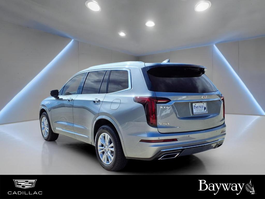 Silver Metallic 2025 Cadillac XT6 Luxury FWD