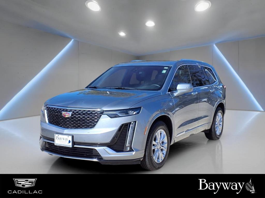 Silver Metallic 2025 Cadillac XT6 Luxury FWD