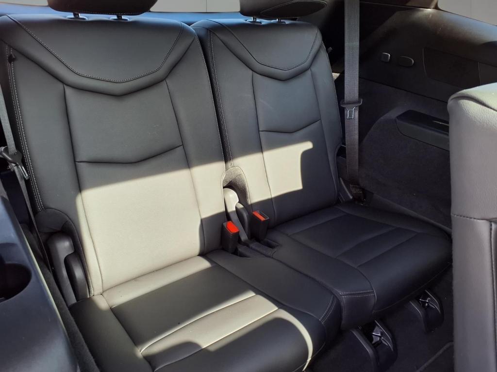 Silver Metallic 2025 Cadillac XT6 Luxury FWD