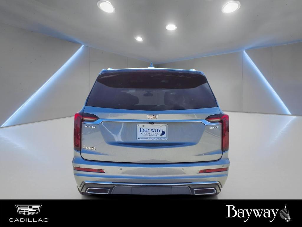 Silver Metallic 2025 Cadillac XT6 Luxury FWD