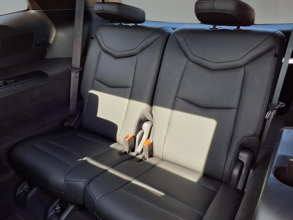 Silver Metallic 2025 Cadillac XT6 Luxury FWD