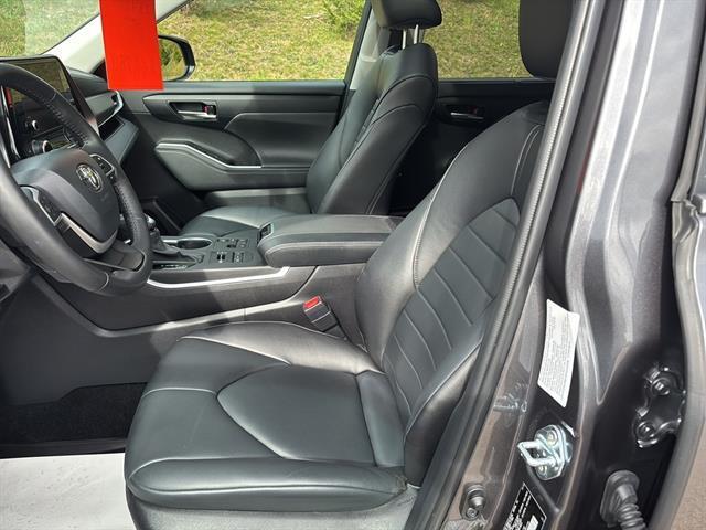 used 2024 Toyota Highlander car, priced at $43,750