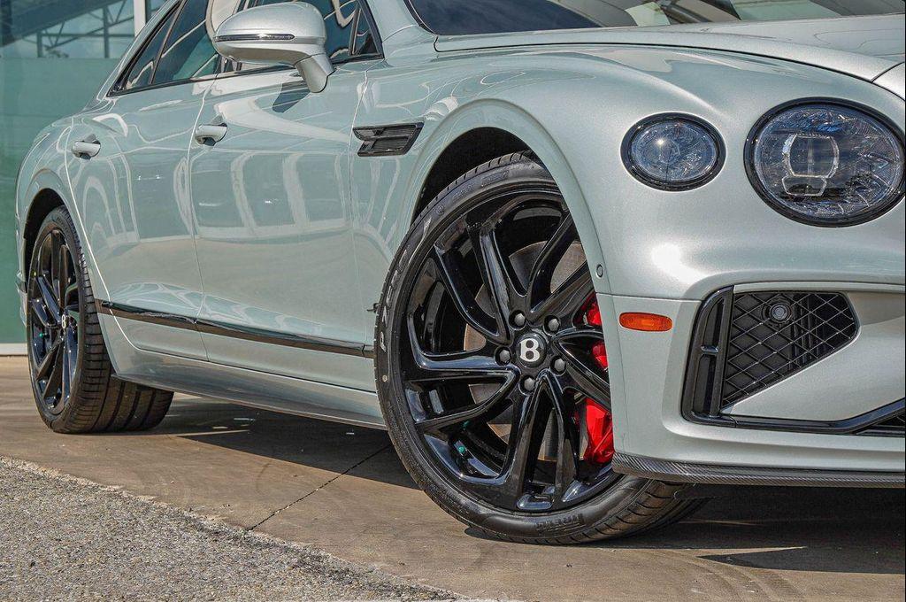 new 2026 Bentley Flying Spur car, priced at $425,540