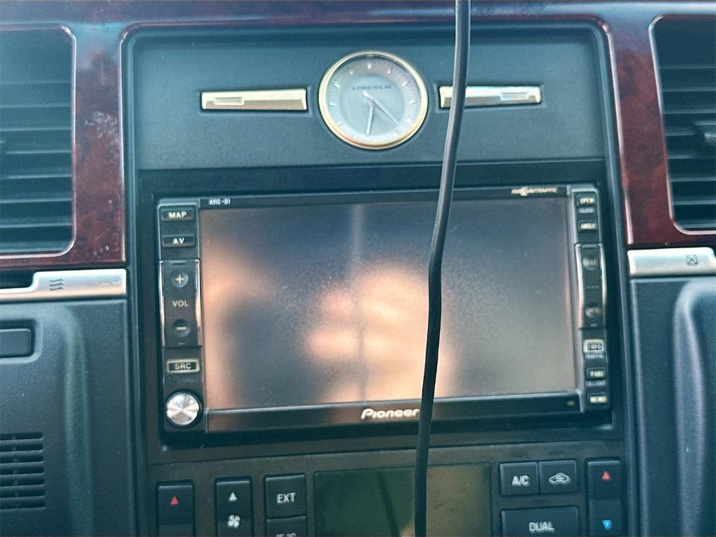 used 2005 Lincoln Town Car car, priced at $6,888