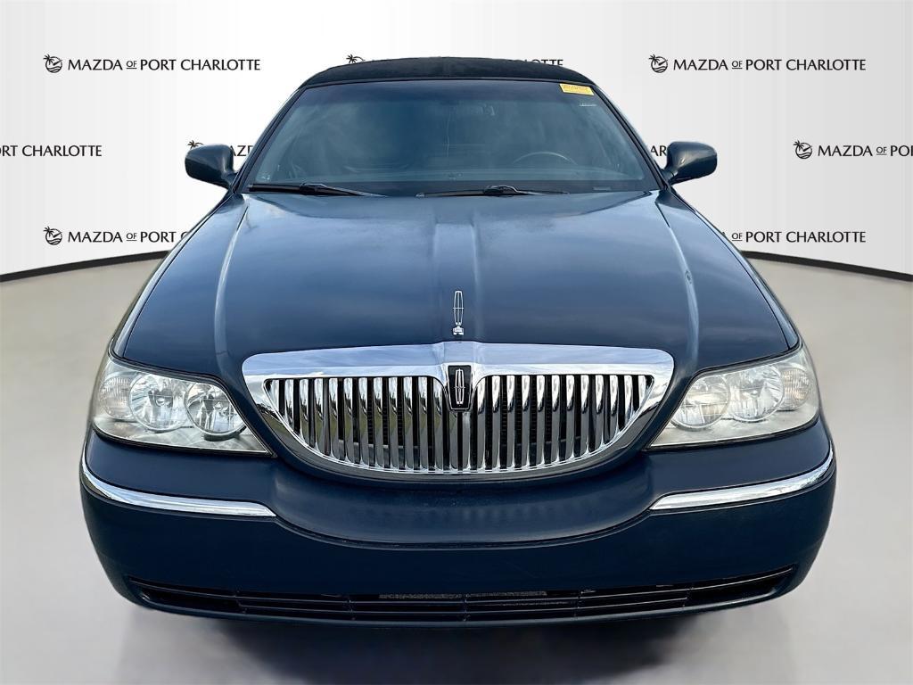 used 2005 Lincoln Town Car car, priced at $6,888