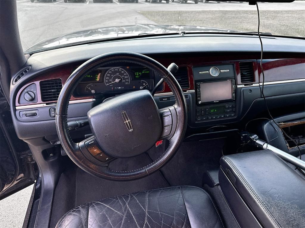 used 2005 Lincoln Town Car car, priced at $6,888