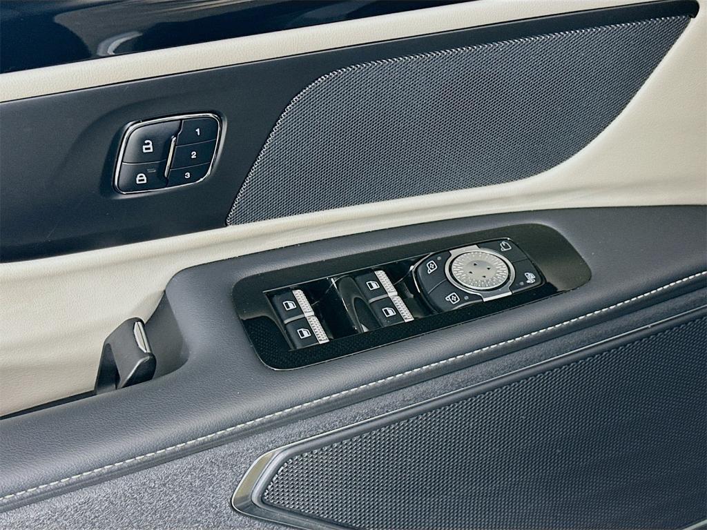 used 2024 Lincoln Nautilus car, priced at $46,988