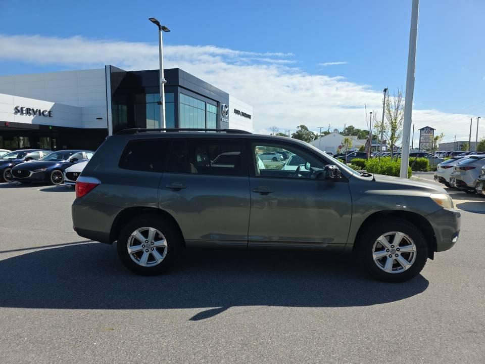 used 2010 Toyota Highlander car, priced at $6,832
