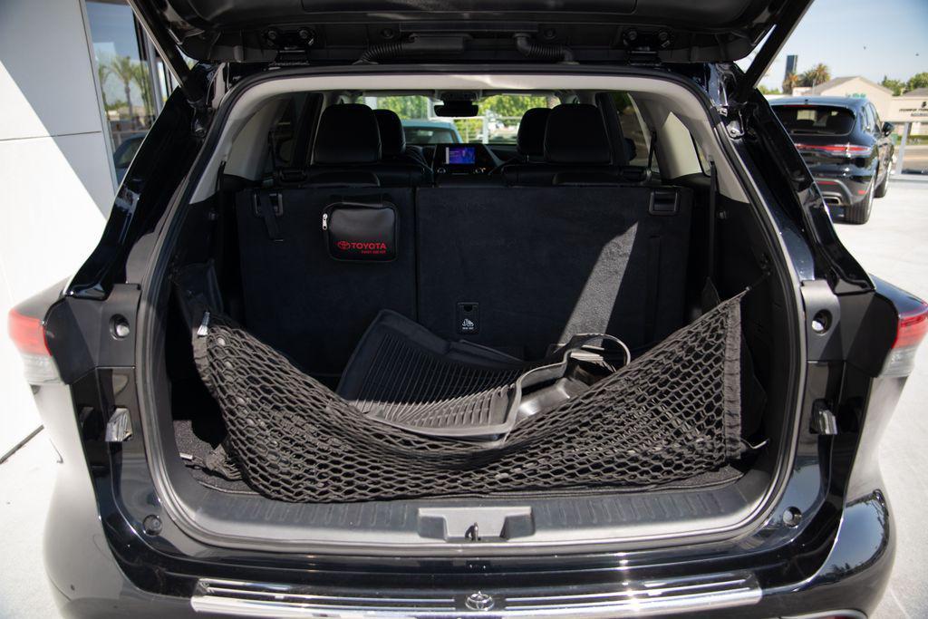 used 2023 Toyota Highlander car, priced at $34,989