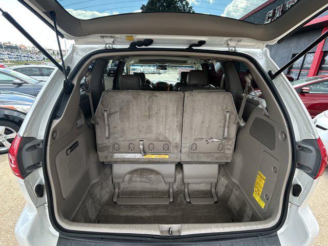 2006 Arctic Frost Pearl Toyota Sienna