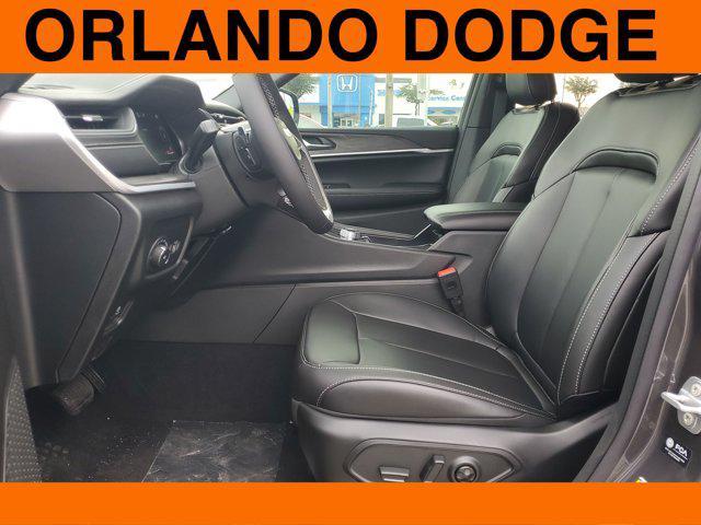 new 2025 Jeep Grand Cherokee car, priced at $45,999