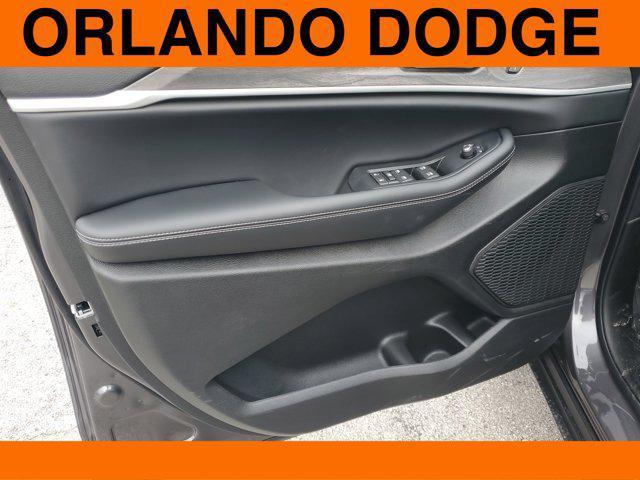 new 2025 Jeep Grand Cherokee car, priced at $45,999