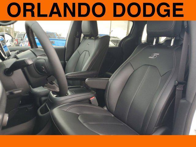 new 2024 Chrysler Pacifica car, priced at $52,705