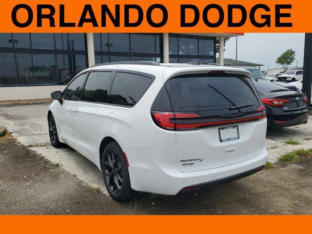 new 2024 Chrysler Pacifica car, priced at $52,705
