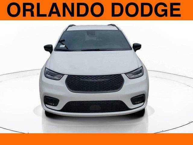 new 2024 Chrysler Pacifica car, priced at $52,705