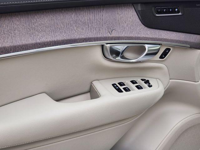 new 2026 Volvo XC90 Plug-In Hybrid car