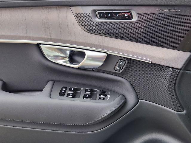 new 2026 Volvo XC90 Plug-In Hybrid car, priced at $86,118