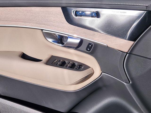 new 2026 Volvo XC90 Plug-In Hybrid car