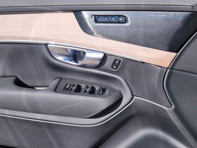 new 2025 Volvo XC90 car, priced at $69,155