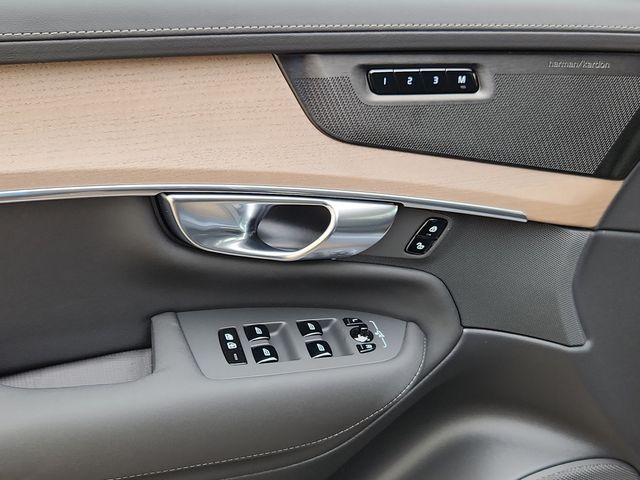 new 2025 Volvo XC90 car, priced at $69,155