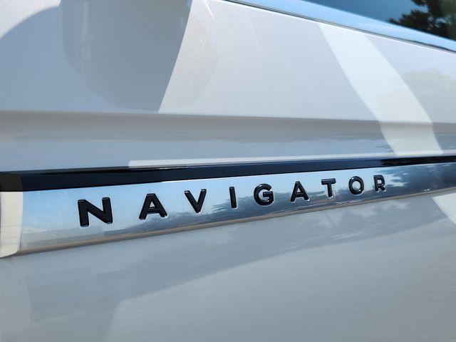 new 2025 Lincoln Navigator car, priced at $95,104